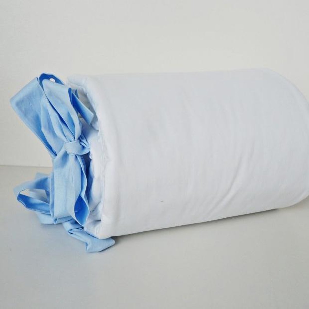 Dolly Hoofdbeschermer Wit-Blauw