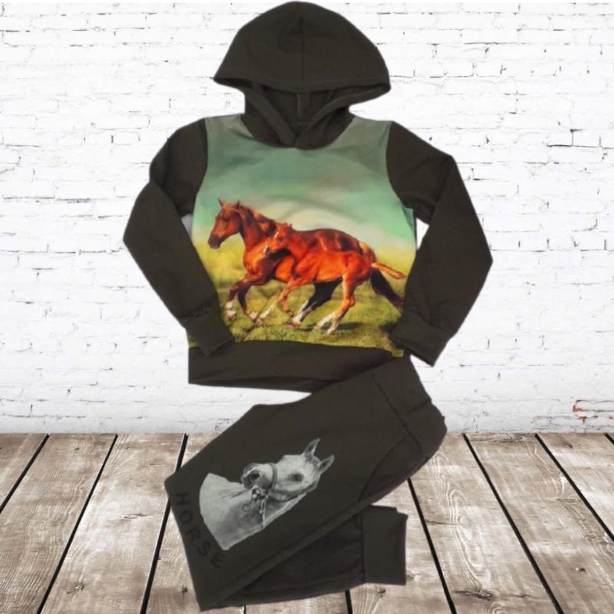 Joggingpak met paarden groen - 98/104