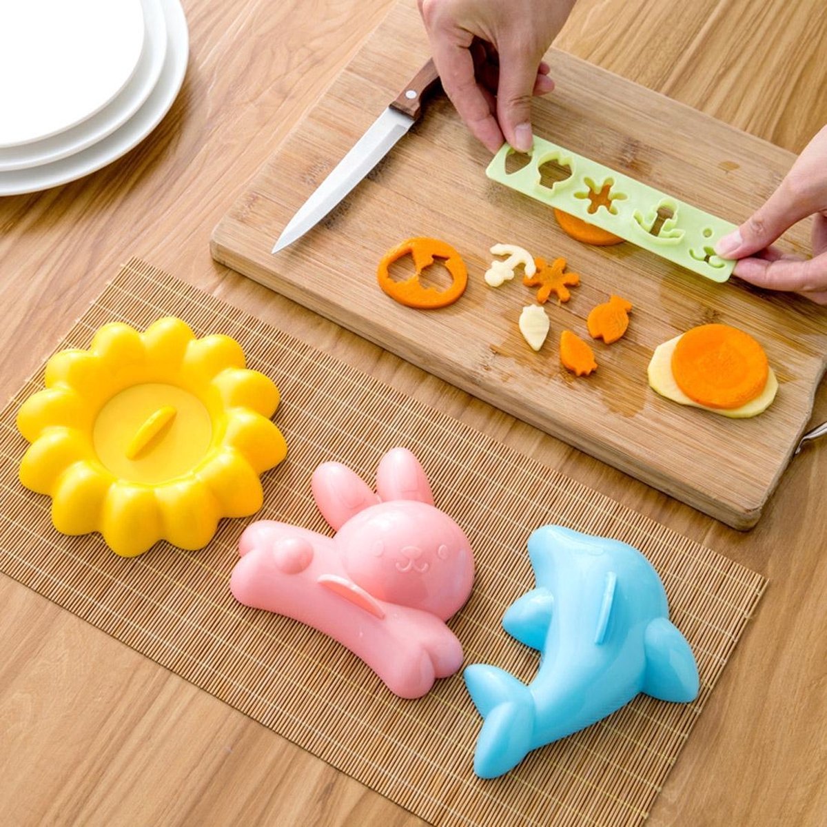 4-delige creatieve keuken huishouden DIY dier & expressie & zonnebloem gevormde Onigiri mallen