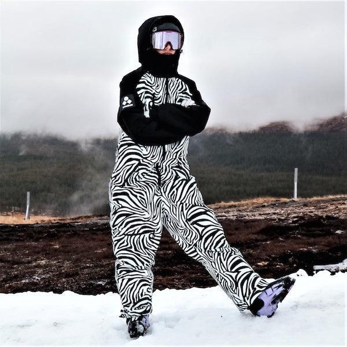 Oneskee original Pro suit Leopard women | Maat M | Skipak | Snowboardpak | Onesie | Ski overall | Snowsuit | Wintersportpak | Waterdicht skipak | Freeride skiuit | Off piste wintersportkleding
