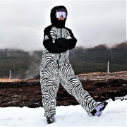 Oneskee original Pro suit Leopard women | Maat M | Skipak | Snowboardpak | Onesie | Ski overall | Snowsuit | Wintersportpak | Waterdicht skipak | Freeride skiuit | Off piste wintersportkleding