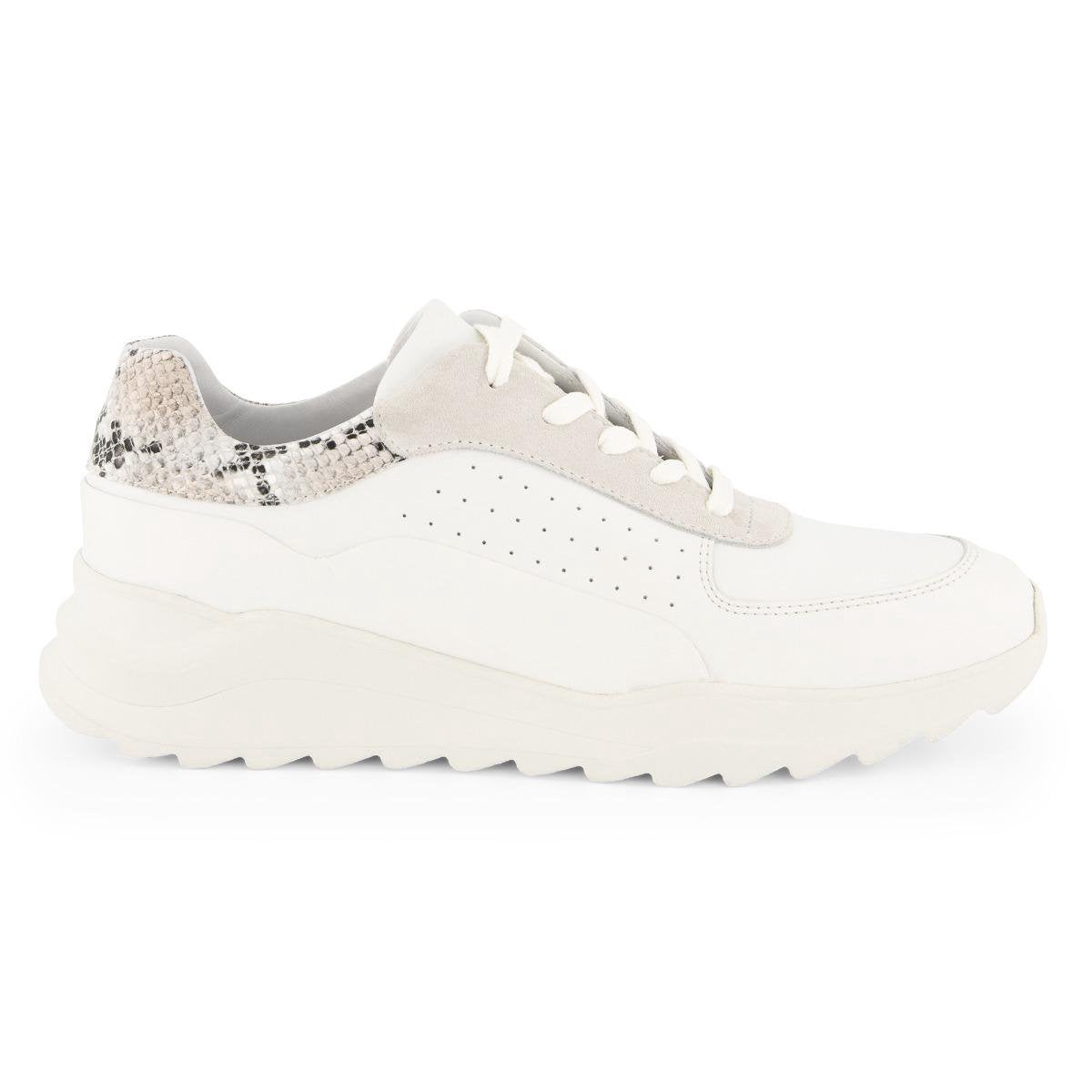 Travelin' Withnell - Leren sneaker dames - Wit met slangenprint - Maat 38