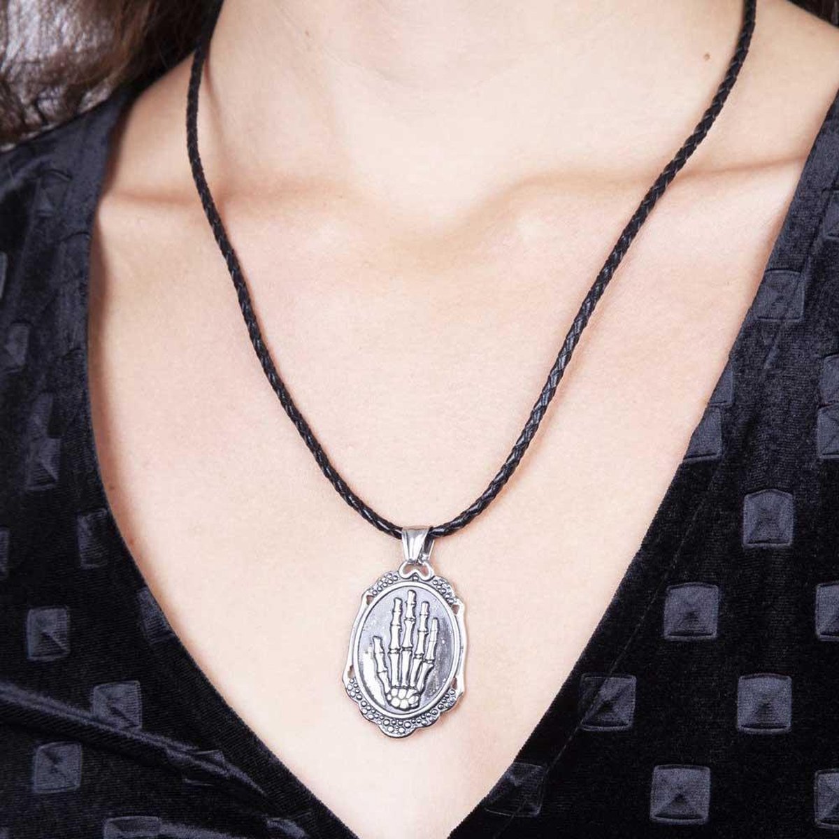 Jawbreaker Ketting Cameo Skeleton Hand Zilverkleurig