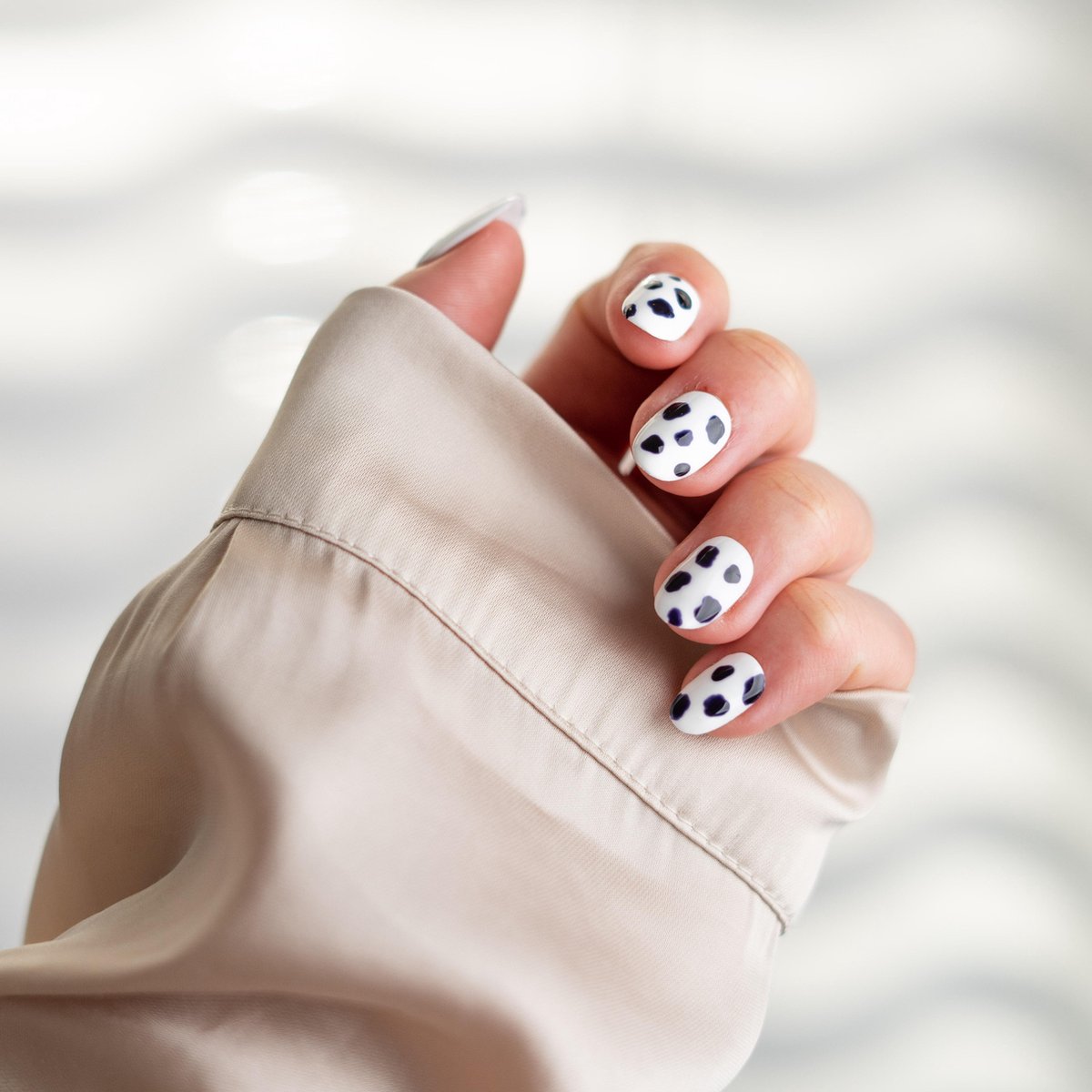Colores Howdy - Nepnagels - Ovaal kort - Handgemaakt - Koeienprint