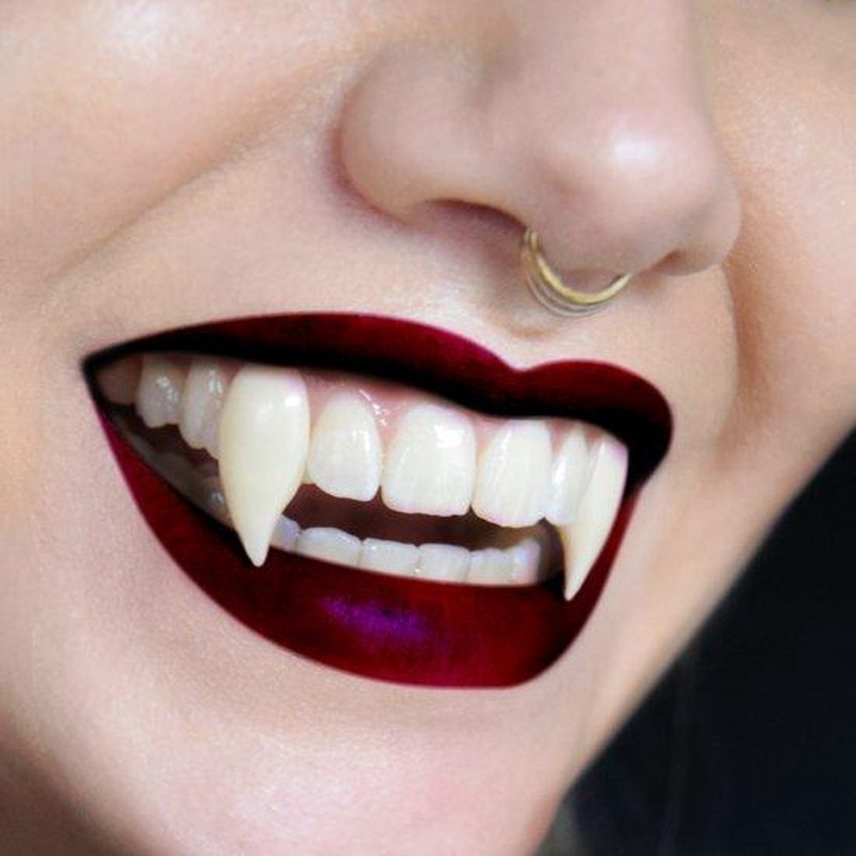 Mikamax Vampier Tanden – Verkleedaccessoire - Dracula Tanden – Professioneel – Inclusief  Lijm