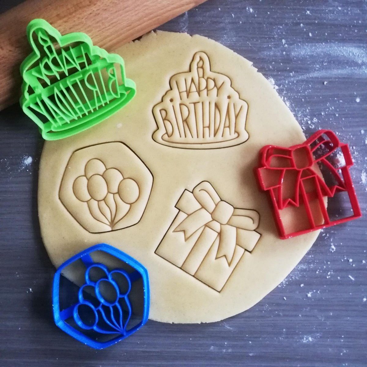 Koekjesvorm |3-delige set | Verjaardag | Happy Birthday Taart - Cadeau - Ballonnen | Cookie cutter | Uitsteekvorm | Bakvorm | 8cm