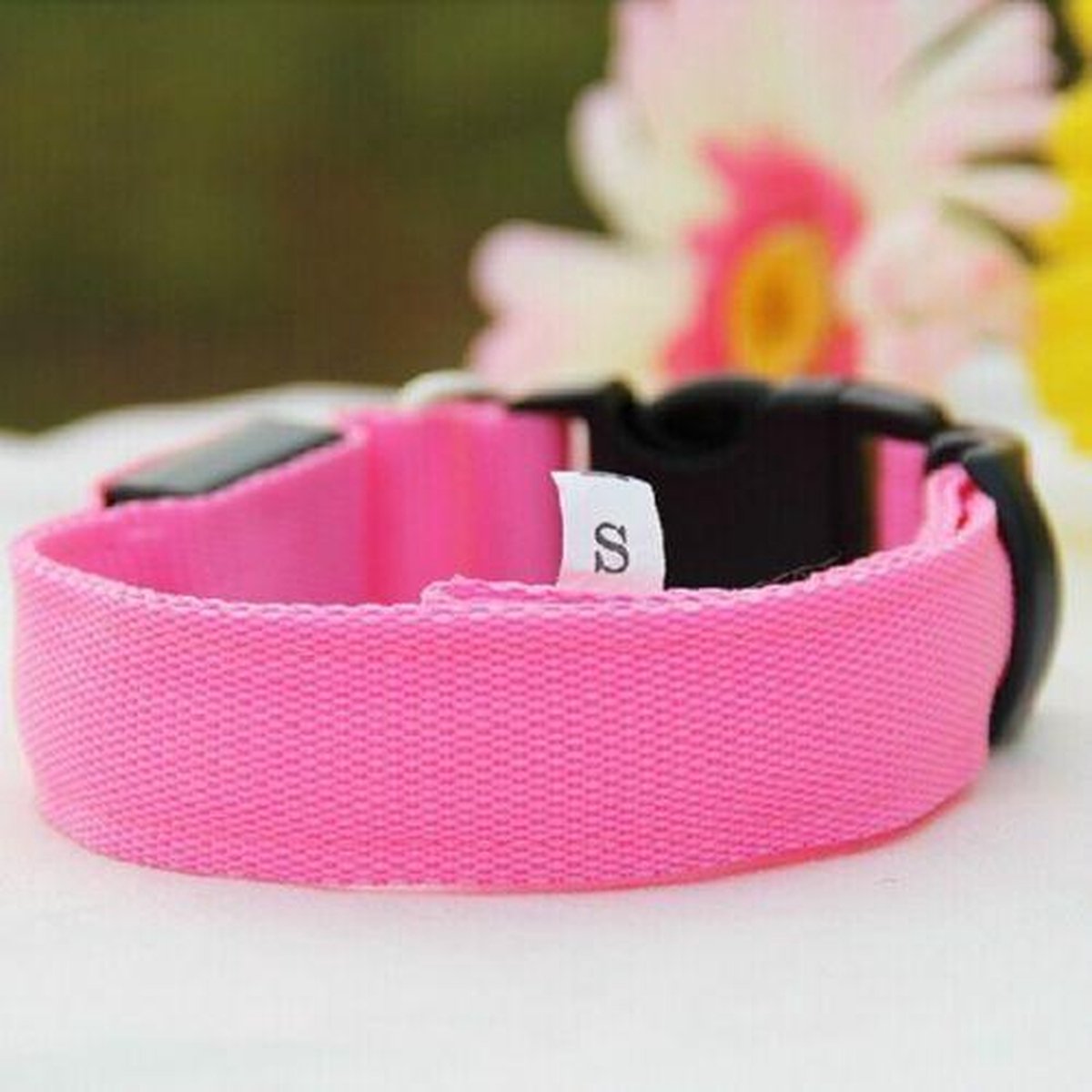 Led hondenhalsband lichtgevend met optie knipperend licht. kleur roze
