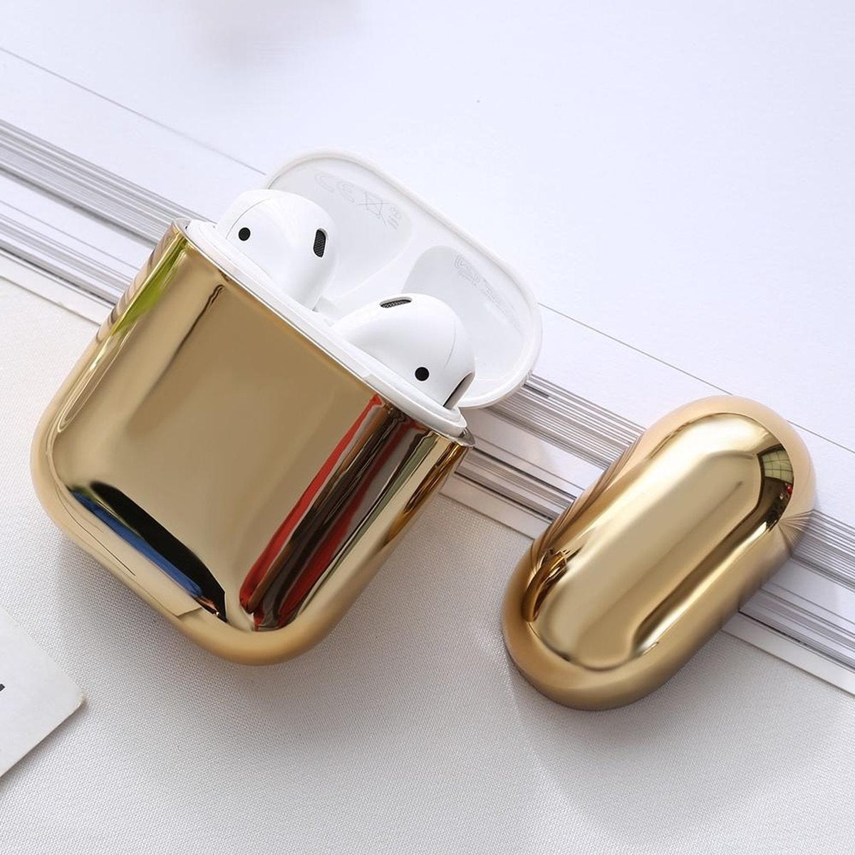 Apple AirPods 1 & 2  metallic hard case - goud -