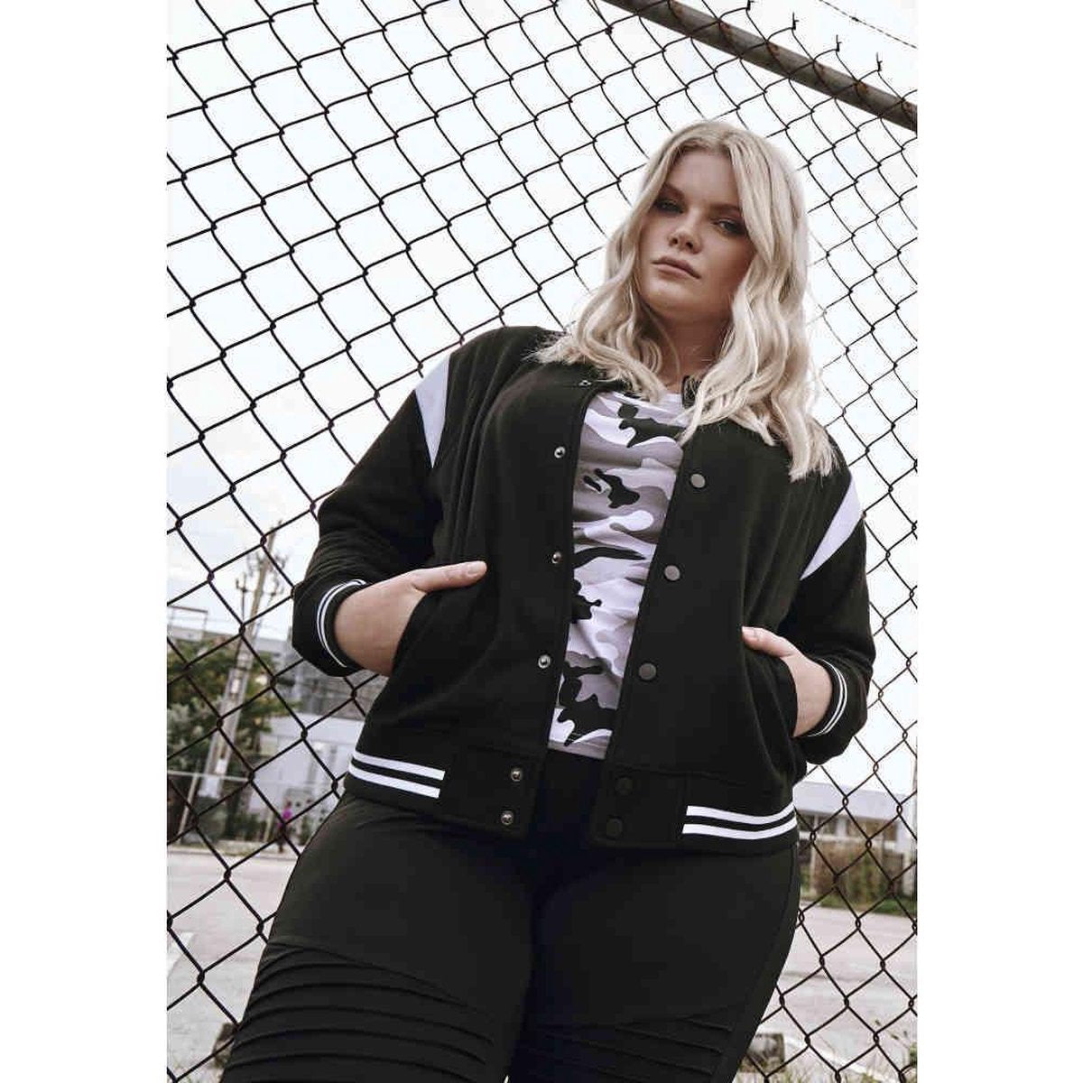 Urban Classics tussenjas inset college sweat Zwart-s