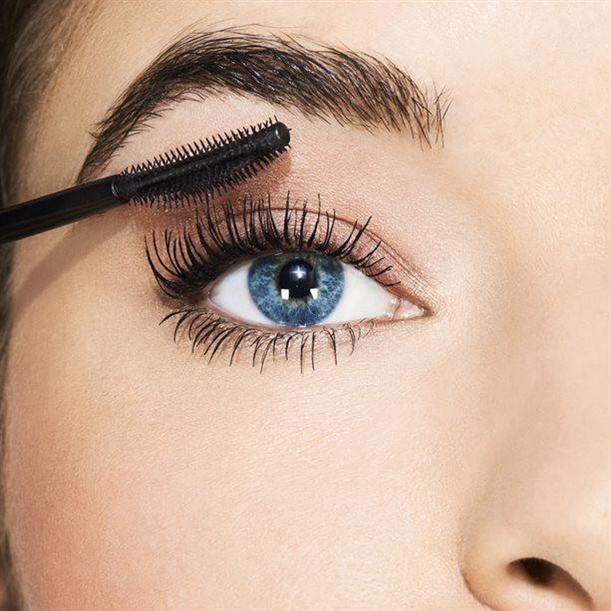 ONBEPERKT INSTANT LIFT Mascara