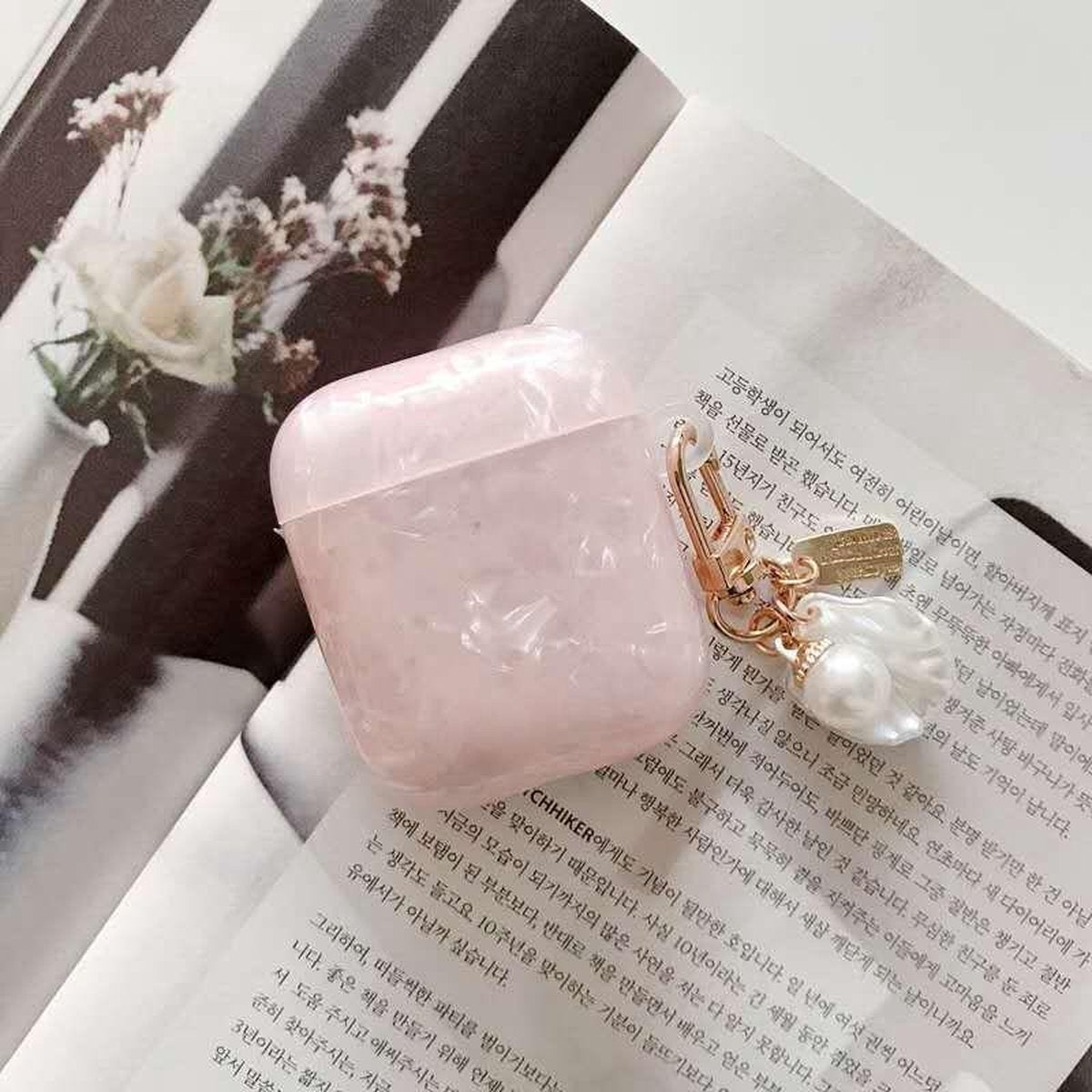 Minislifestyle - Airpods hoesje- Airpods case - AirPods 1 & 2 - soft case  - Siliconen case- hoes- Roze - Pink- Parel - Glitter - Parel en Schelp accessoire-