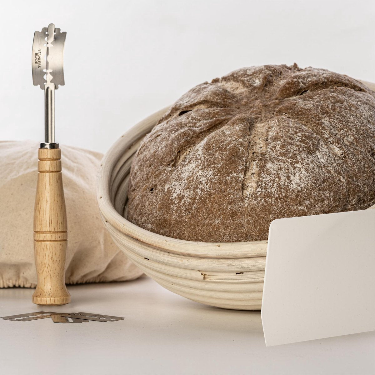 4 – Delige Rijsmand Set – Ronde Banneton van Ø23 cm  – Inclusief Deegkleed
