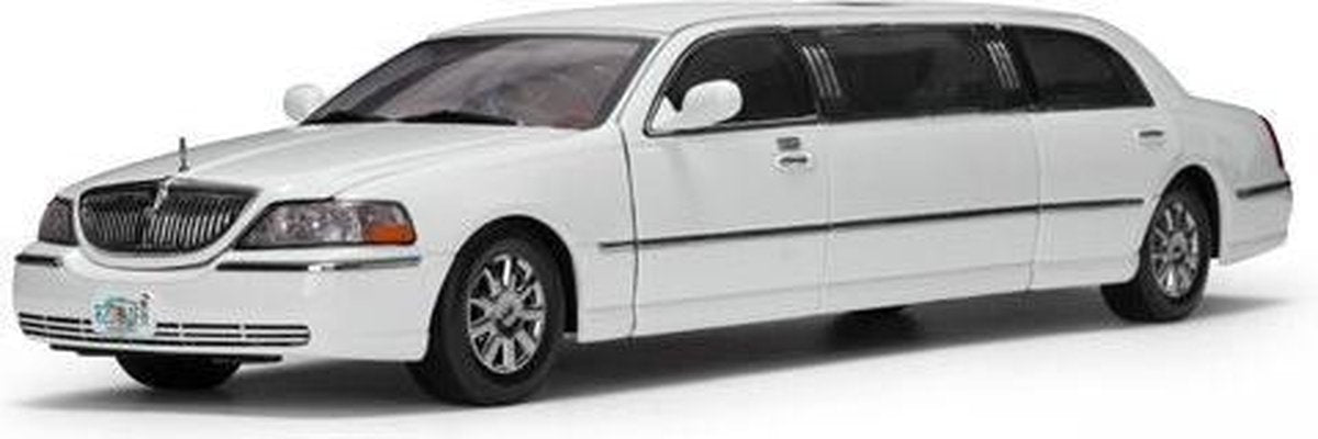 Lincoln Town Car Limousine 2003 White