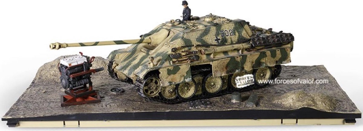 FORCES OF VALOR GERMAN Sd.Kfz. 173 AUF PANTHER I - JAGDPANTHER 1944 schaalmodel 1:32