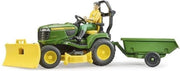 John Deere zitmaaier met aanhanger en tuinman van Bruder