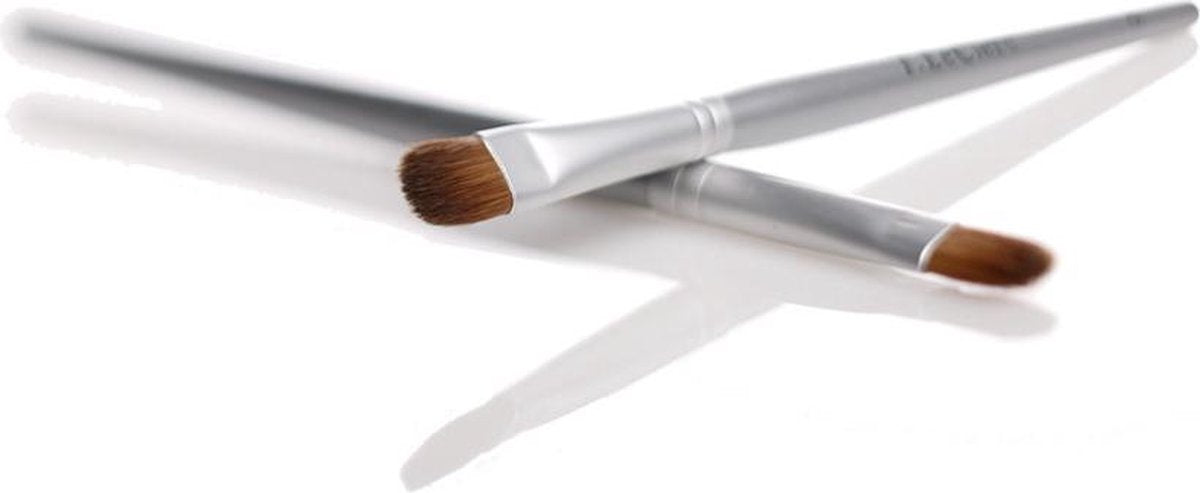 T. LeClerc Small Eye Base Brush 8