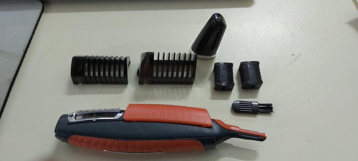 All in one Trimmer en Tondeuse in 1 / MultiRazor / met 4 opzetstukken