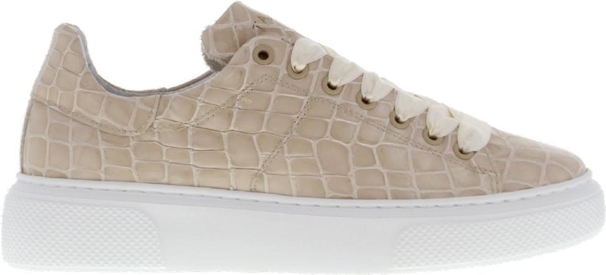 Tango | Alex 4-a nude patent sneaker - white sole | Maat: 40