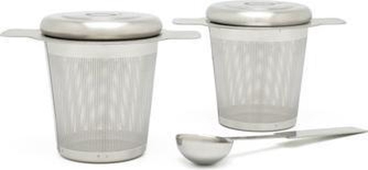 Twee theefilters met theemaatlepel