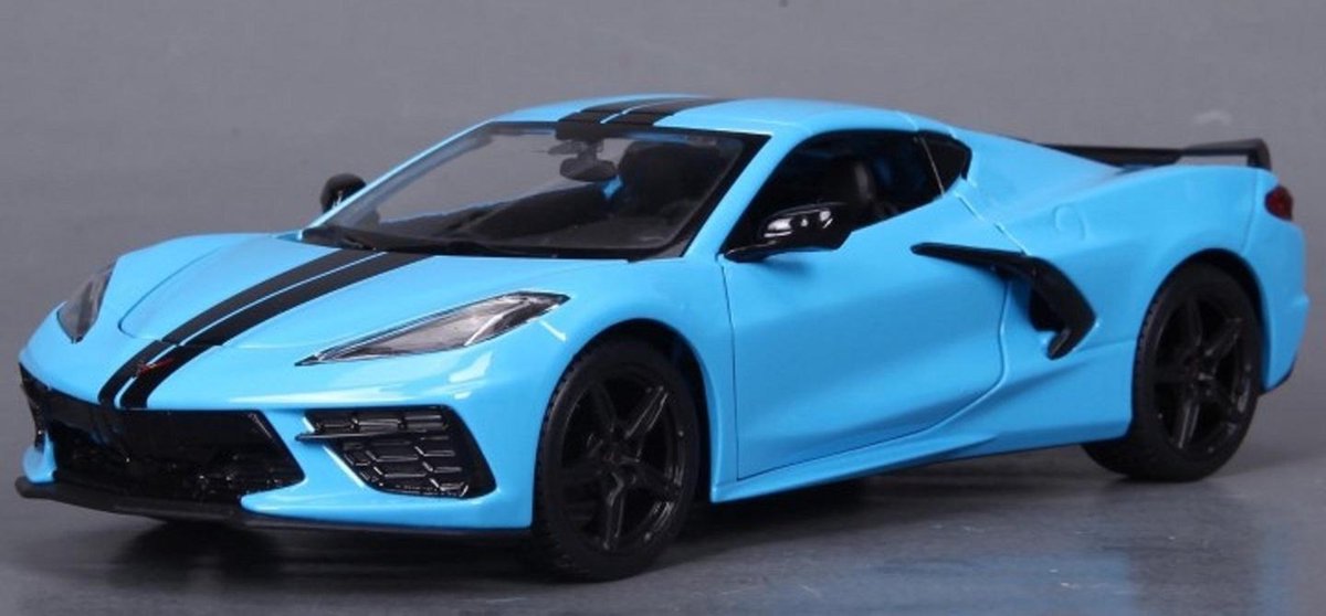 Maisto CHEVROLET CORVETTE C8 2020 licht blauw/zwart schaalmodel 1:24