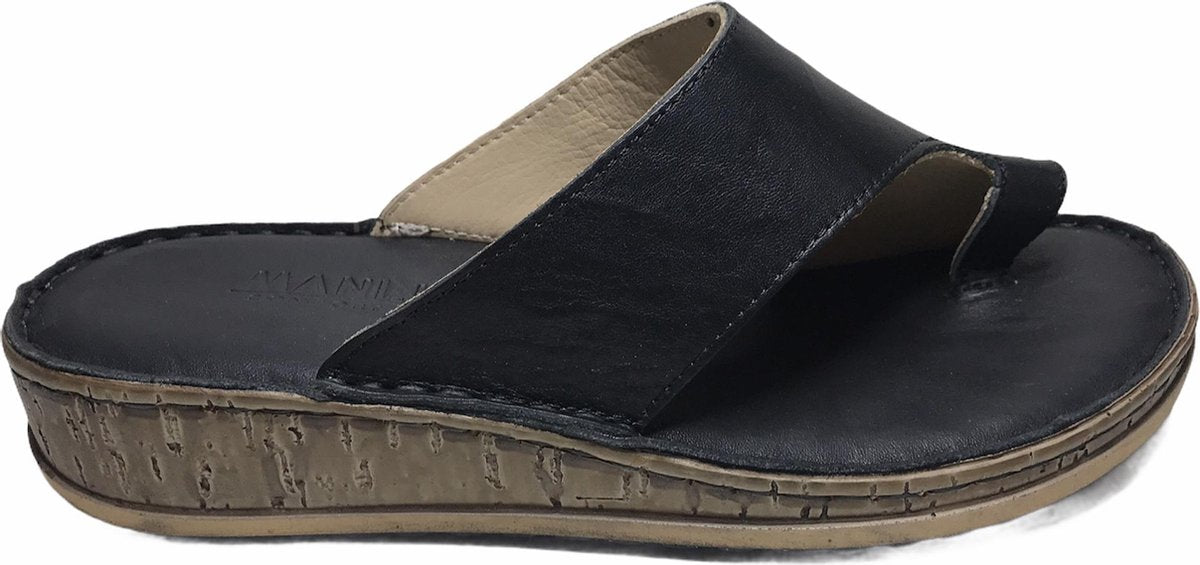 Manlisa 4 cm hoogte lederen comfort teen slippers W107-1880 Zwart mt 39