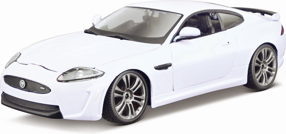 Jaguar XKR-S wit 1:24 Bburago