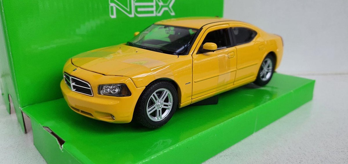 Dodge Charger Daytona R/T Geel