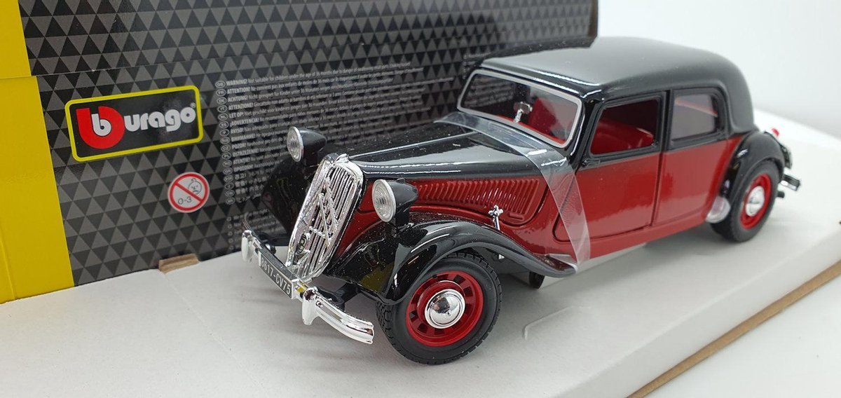Bburago CITROEN  15 CV rood/zwart schaalmodel 1:24