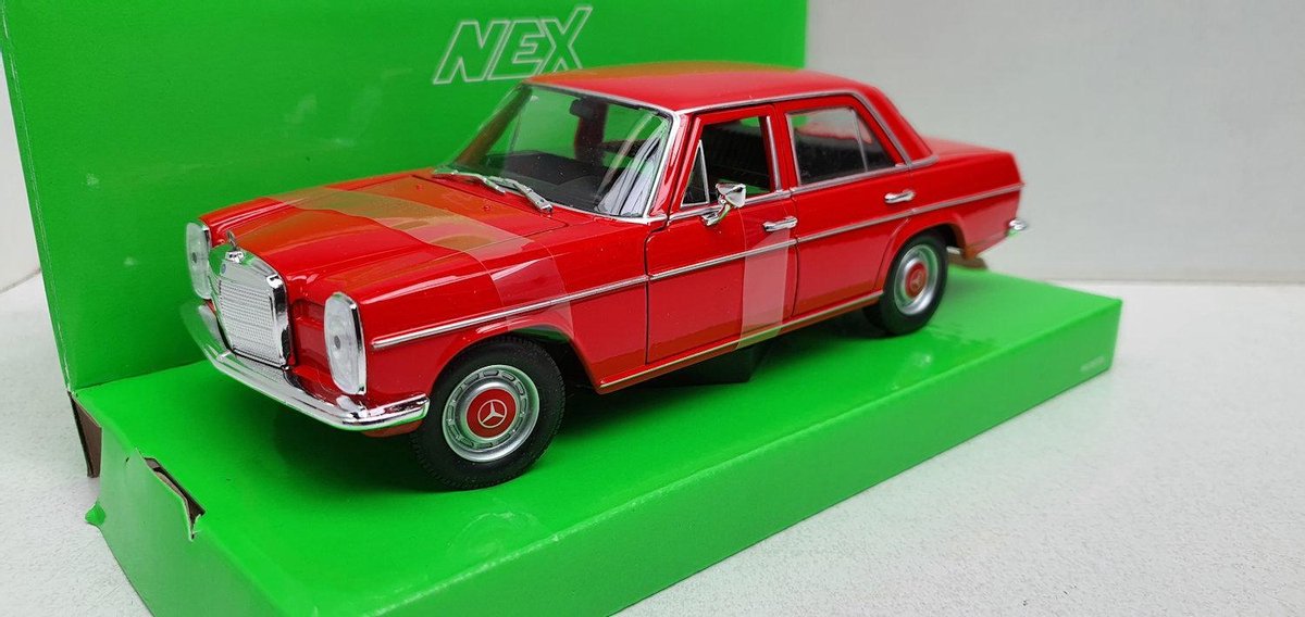 Mercedes-Benz 220 ( W115 ) Rood 1-24 Welly