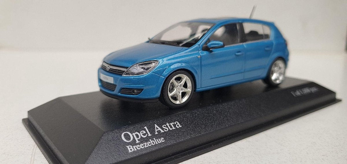 Minichamps Opel Astra 2004 Breezeblue