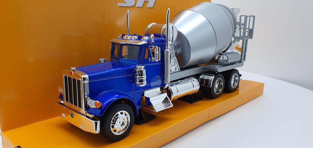 Peterbilt 379 Betonmischer metallic blau