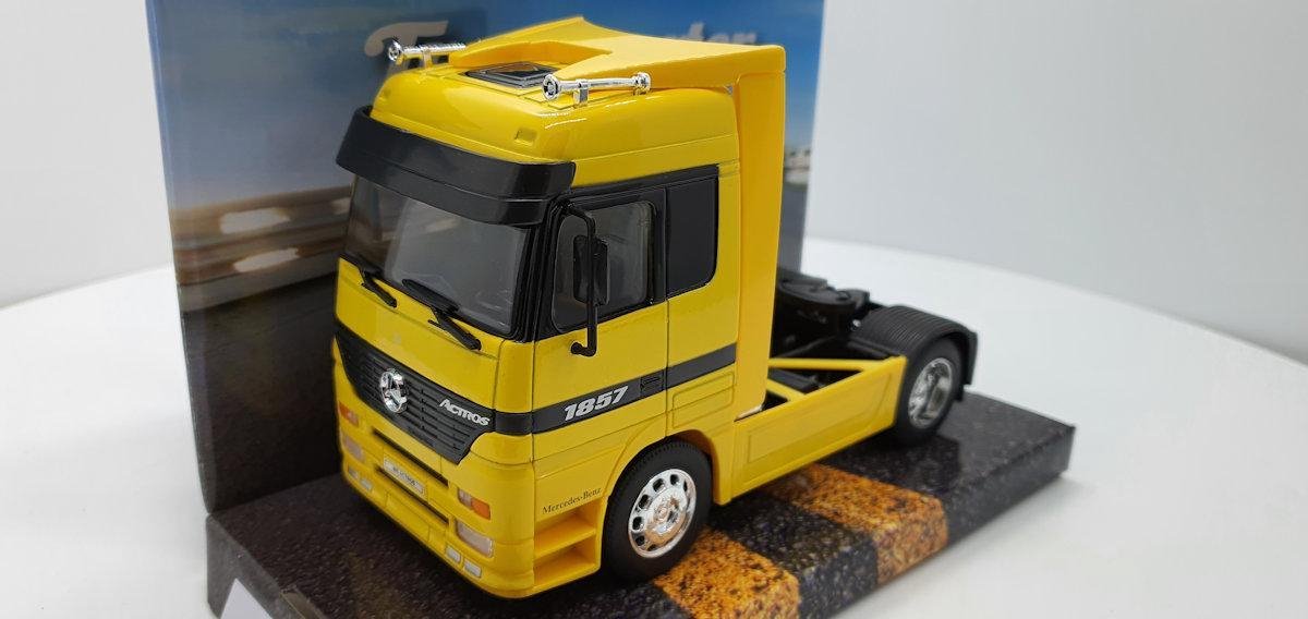 Mercedes Actros gelb