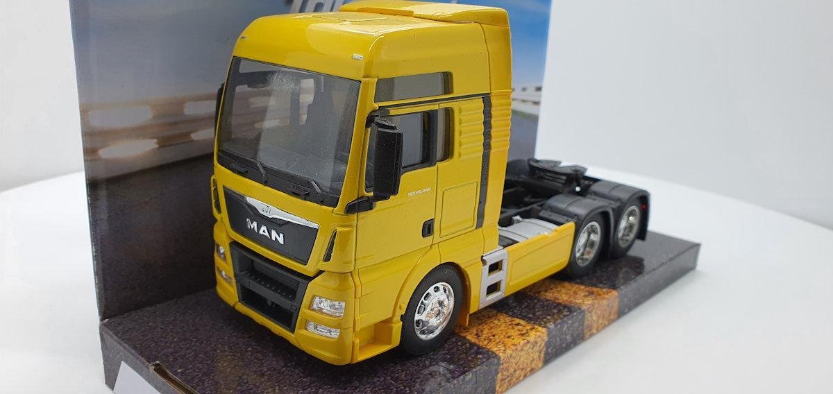 MAN TGX 26.440 (6x4) gelb