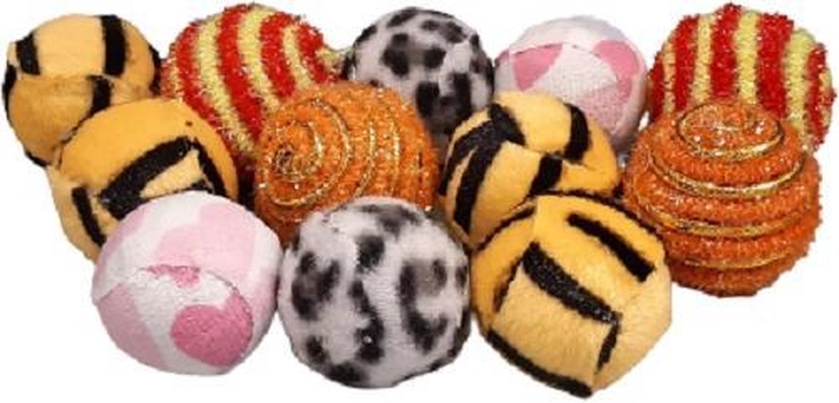 Huisdierspeciaalzaak. Kattenspeelgoed. 12 balletjes met rateltje er in. Kattenspeeltje