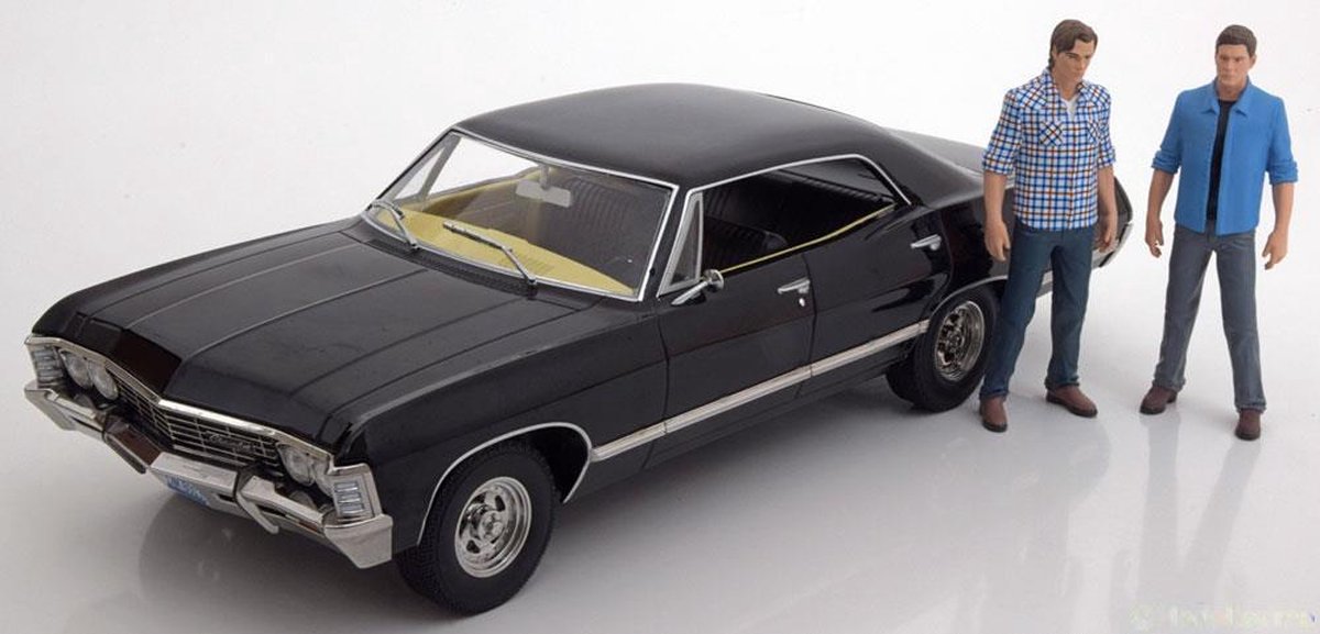 Chevrolet Impala Sport Sedan 1967 Super Natural Join The Hunt met figuren 1:18 Zwart Greenlight