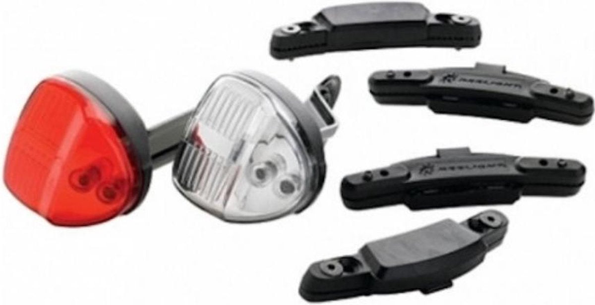 Reelight SL220 Flash Backup. Voor en achter knipperende fietsverlichting. Blijft bij stilstand nog 2 minuten knipperen. Voeding dmv wiel magneten. Geen batterijen nodig. Geschikt voor fietsen met roller- of discbrakes. (hangverpakking)