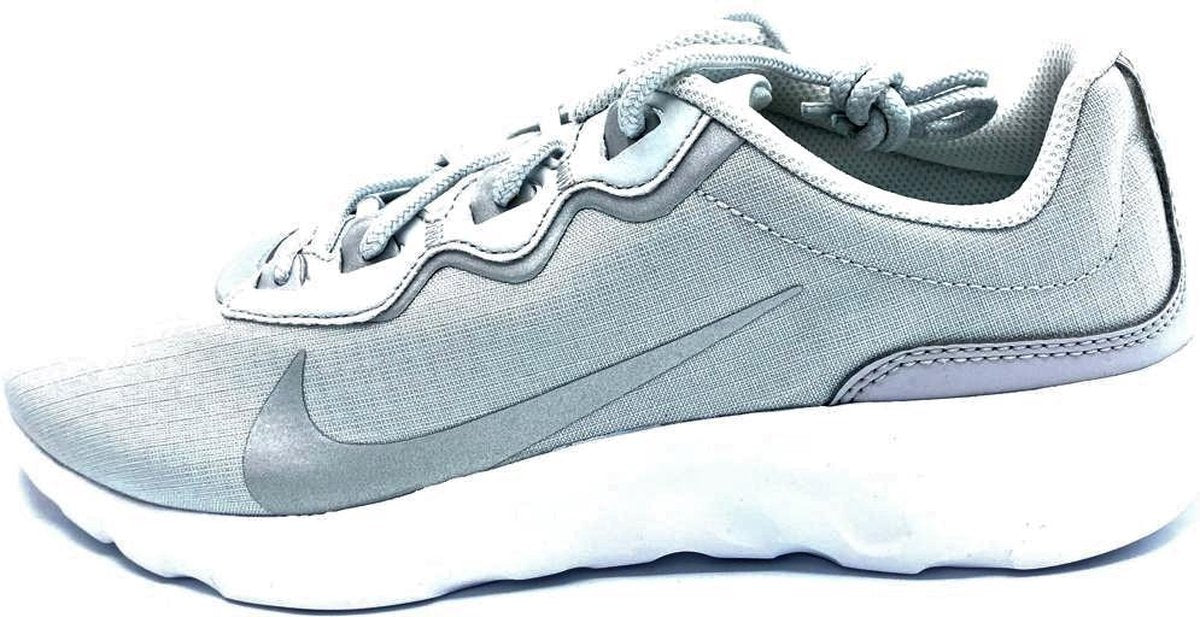 WMNS Nike Explore Strada - Zilver - Maat 42