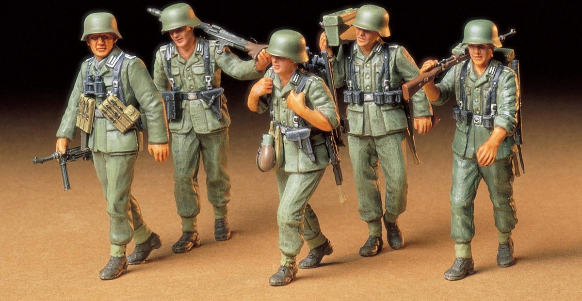 Tamiya German Machine Gun Crew 'On Maneuver' + Ammo by Mig lijm