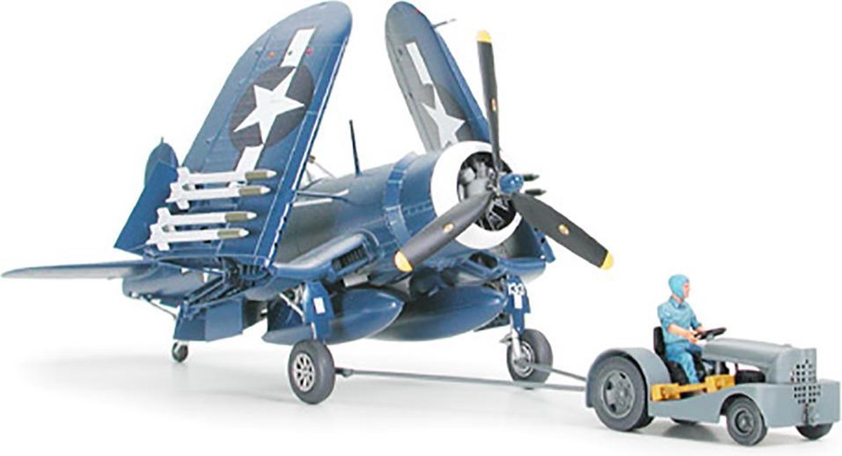 Tamiya Vought F4U-1D Corsair w/"Moto-Tug" + Ammo by Mig lijm
