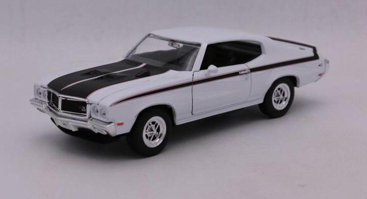Buick GSX 1970 White / Black Stripes
