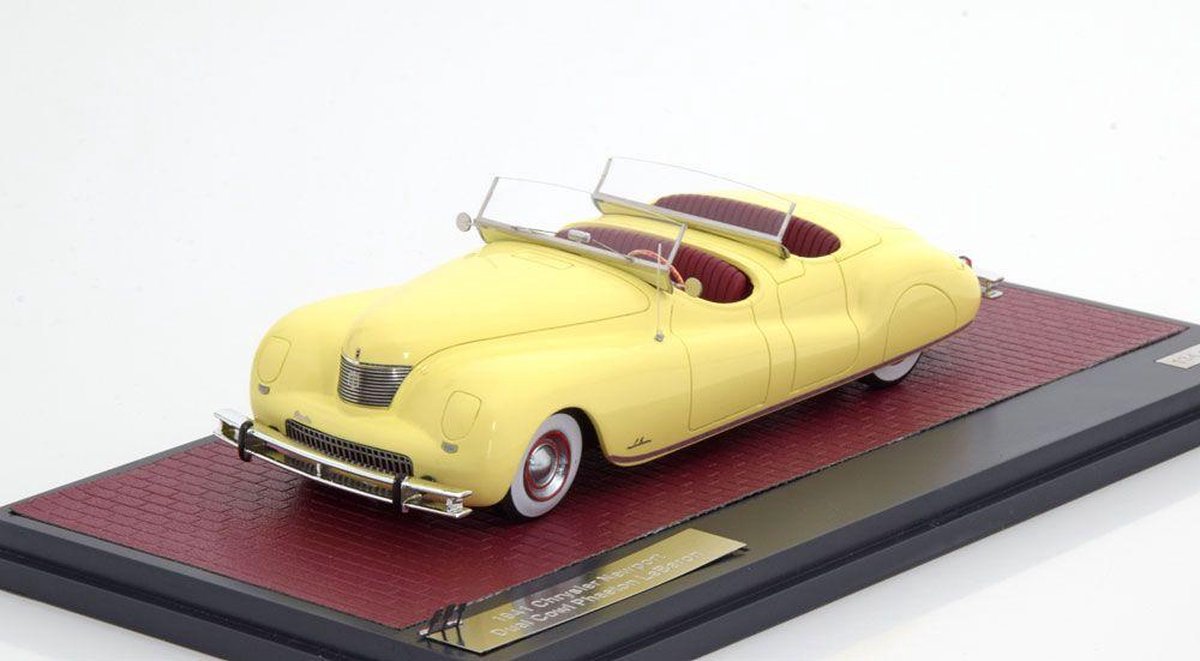 Chrysler Newport Dual Cowl Cabriolet 1941 Yellow