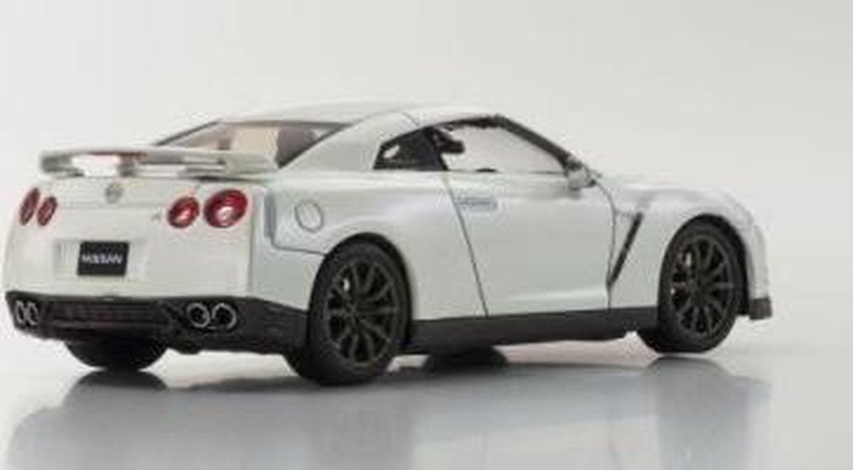 Nissan GT-R (R35) 2014 - 1:43 - Kyosho