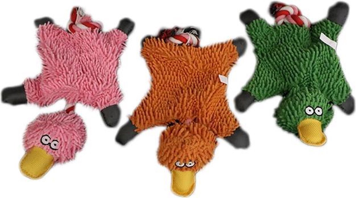 Een knuffeltje in de vorm van een oranje eendje met piepje