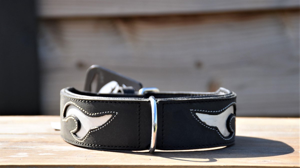 TRIBAL CUT BLACK/SILVER HONDEN HALSBAND 55 X 4 CM