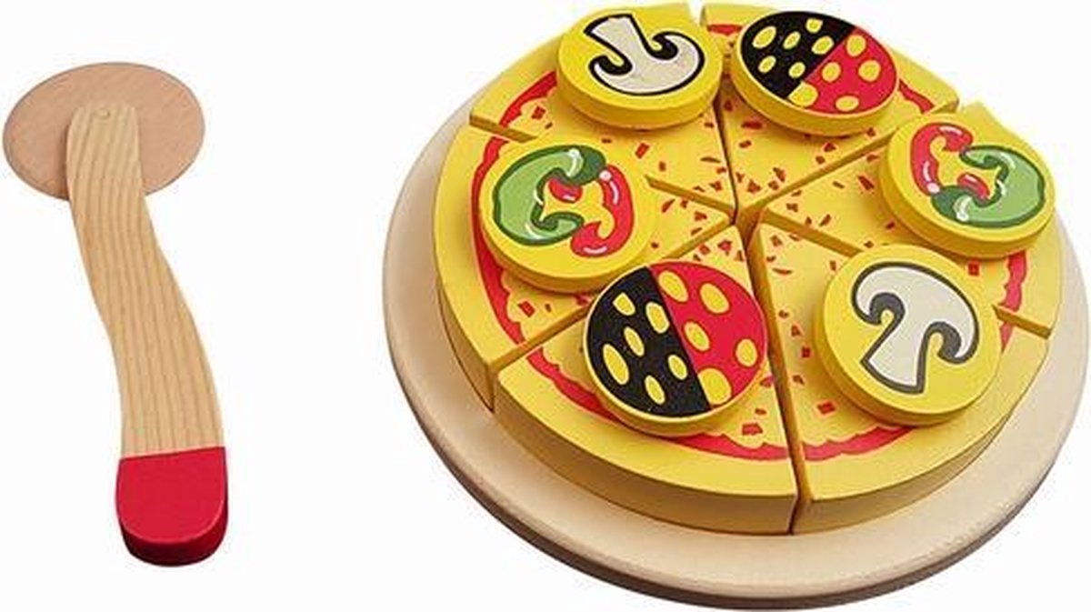 Snij pizza puntjes in kistje met mes