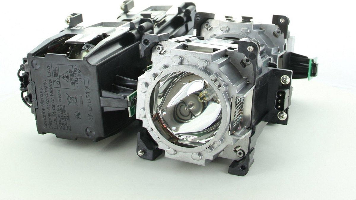 - Quad Lamp Set Projector Lamp (bevat originele NSHA lamp)