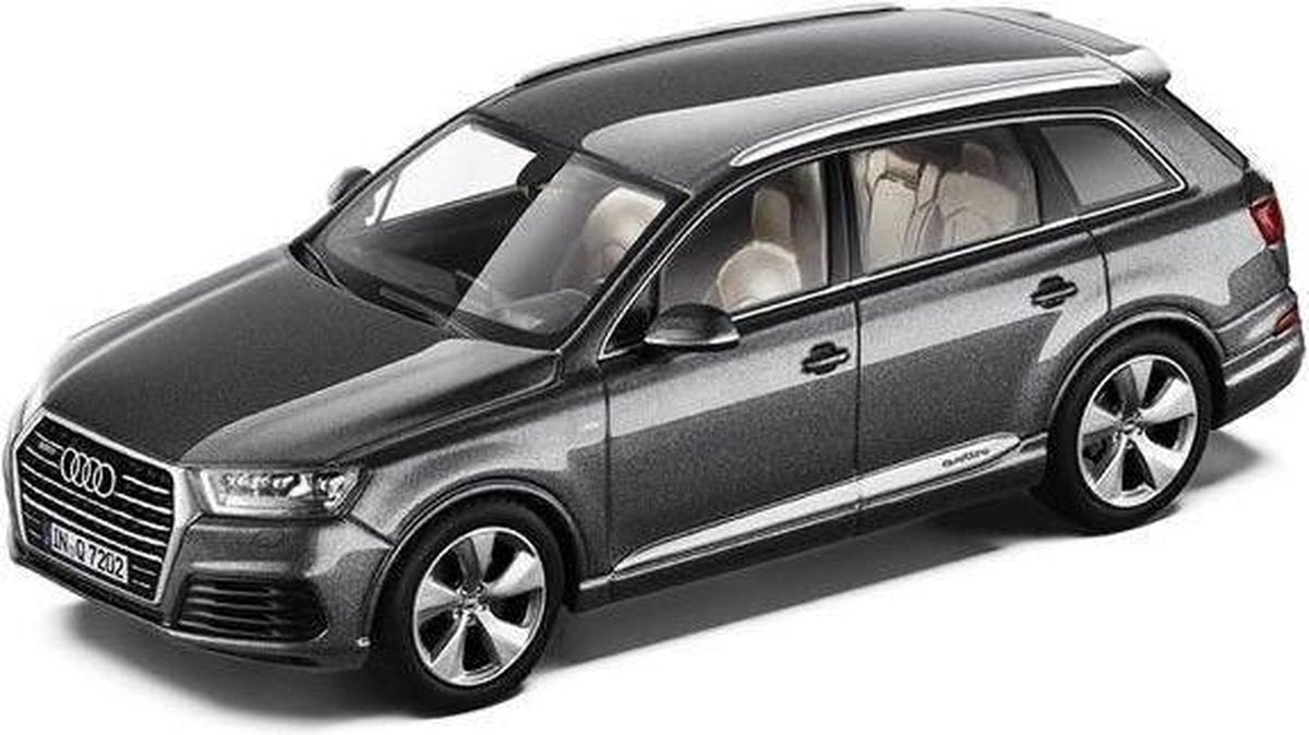 Audi Q7 2015 Granit Grijs 1-43 Spark Dealer
