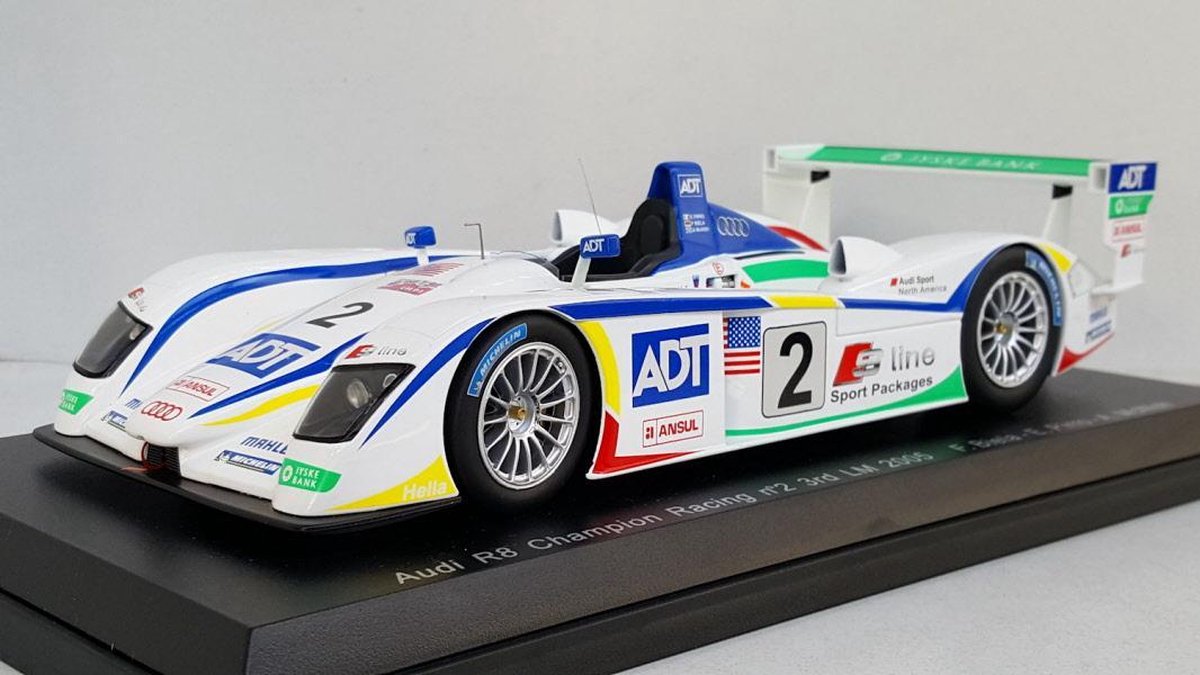 Audi R8 Champion Racing nr. 2 3rd LeMans 2005 – Spark 1:18 - Modelauto - Schaalmodel - Miniatuurauto