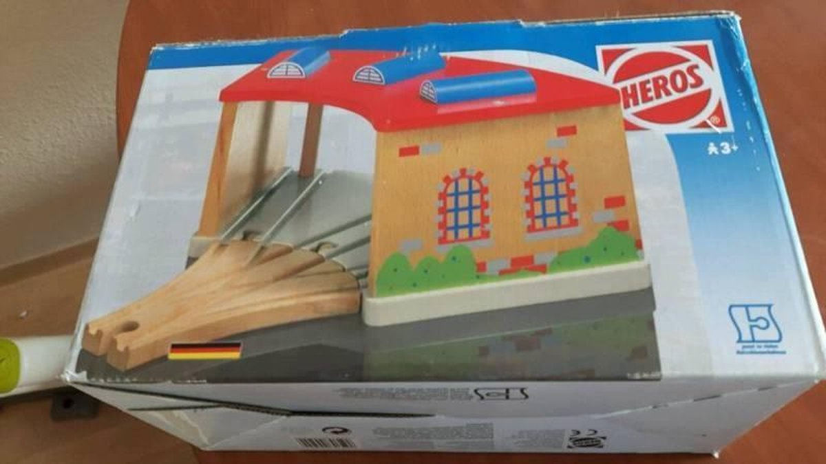 grossser lokschuppen