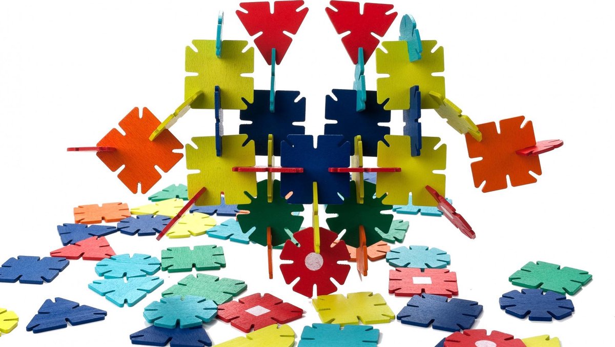 WOODEN CONSTRUCTION SET